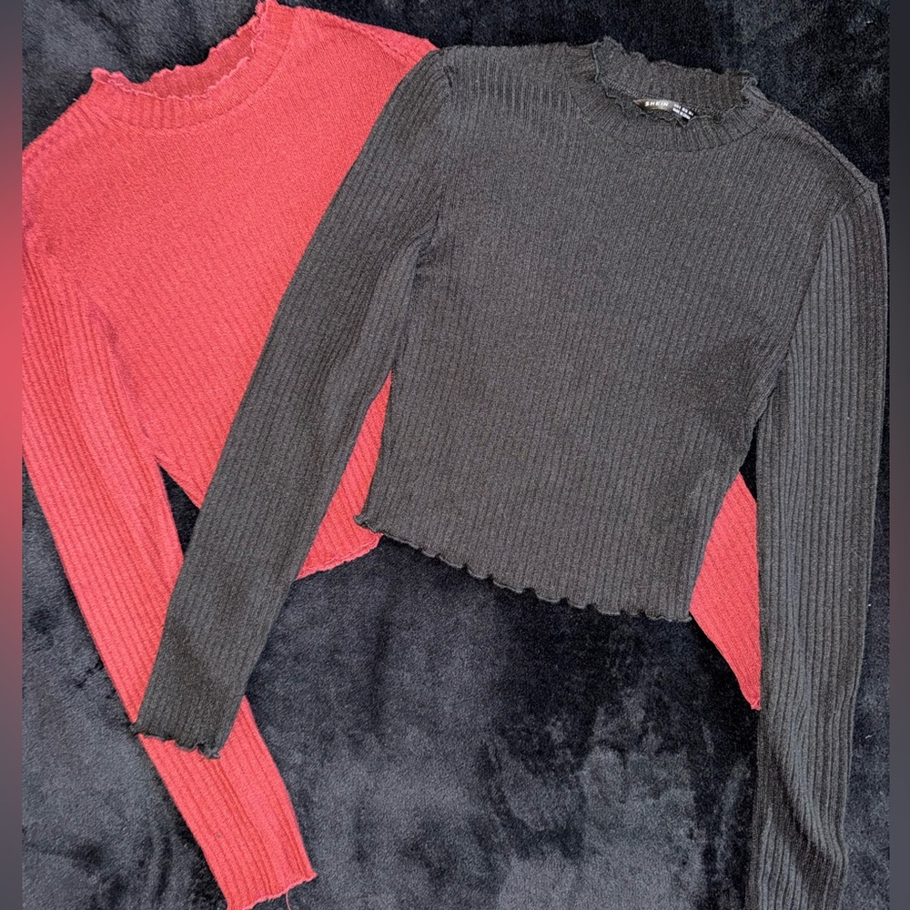 2 PIECES - Ribbed Long-Sleeve Crop Tops - Black and Burgundy Red